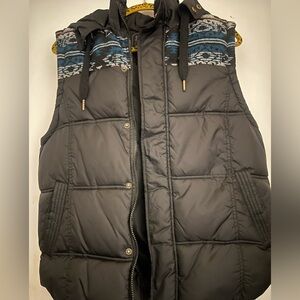 21men Black Puffer Vest with Blue Accents